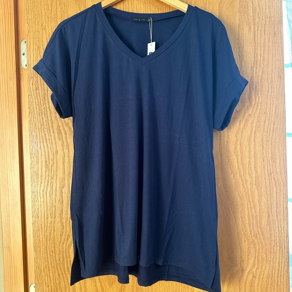 Women’s vneck navy blue top Size Large